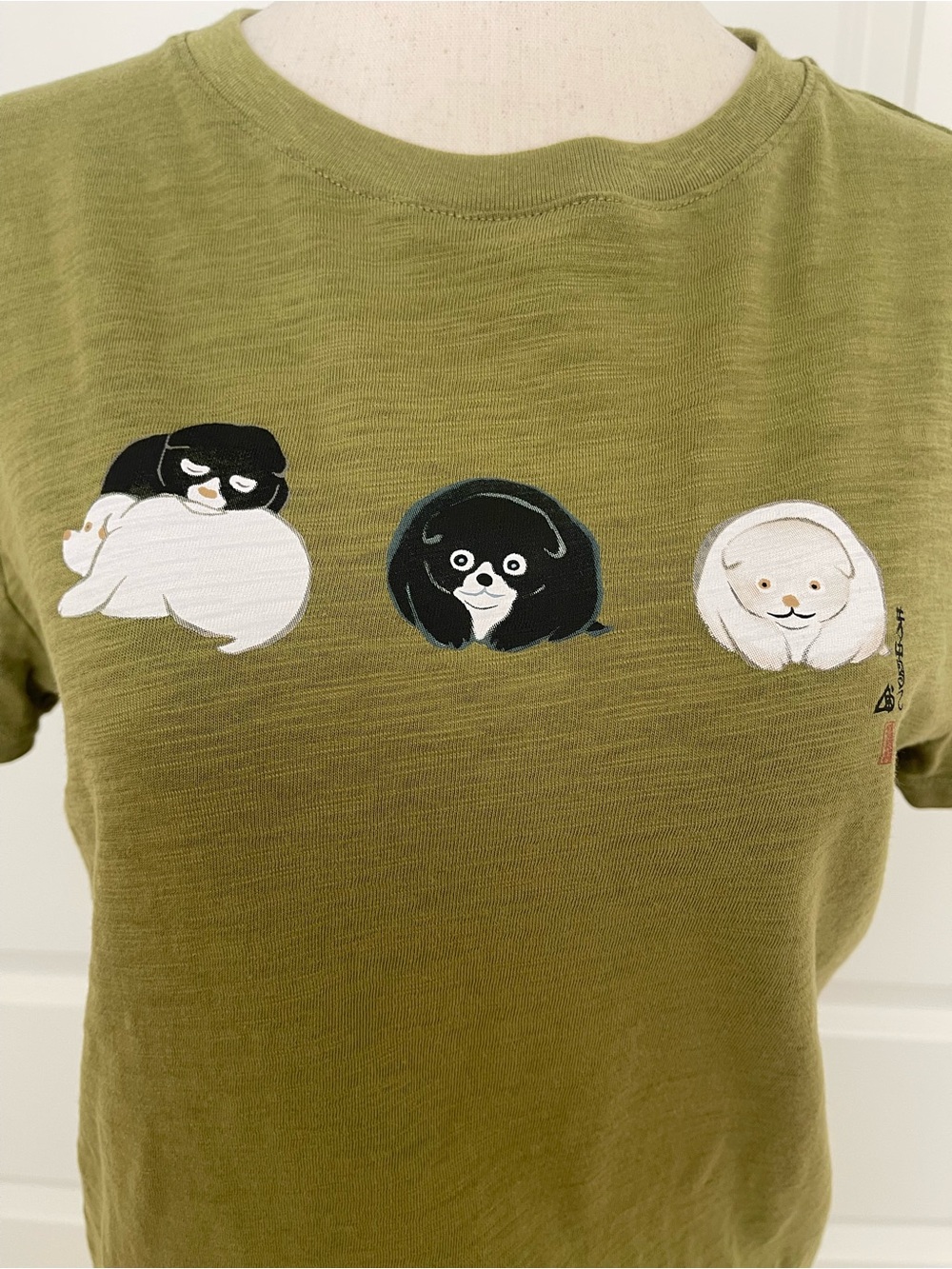 Uniqlo UT Japanese Dog Graphic Tee Small Olive Green Kawaii